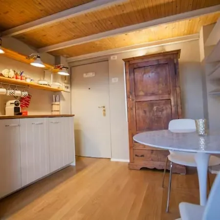 Guesthost - Cosy Milano- Corso